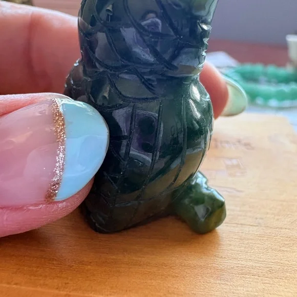 Cassiar Mountain Jade Owl Figurine - Picture 4 of 10